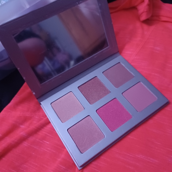 Iconic makeup - Picture 3 of 3